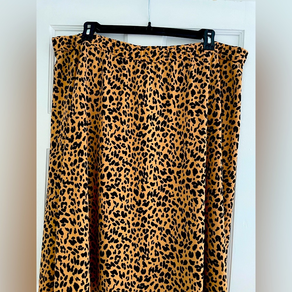 VA & VIV SKIRT. PLUS 2X.